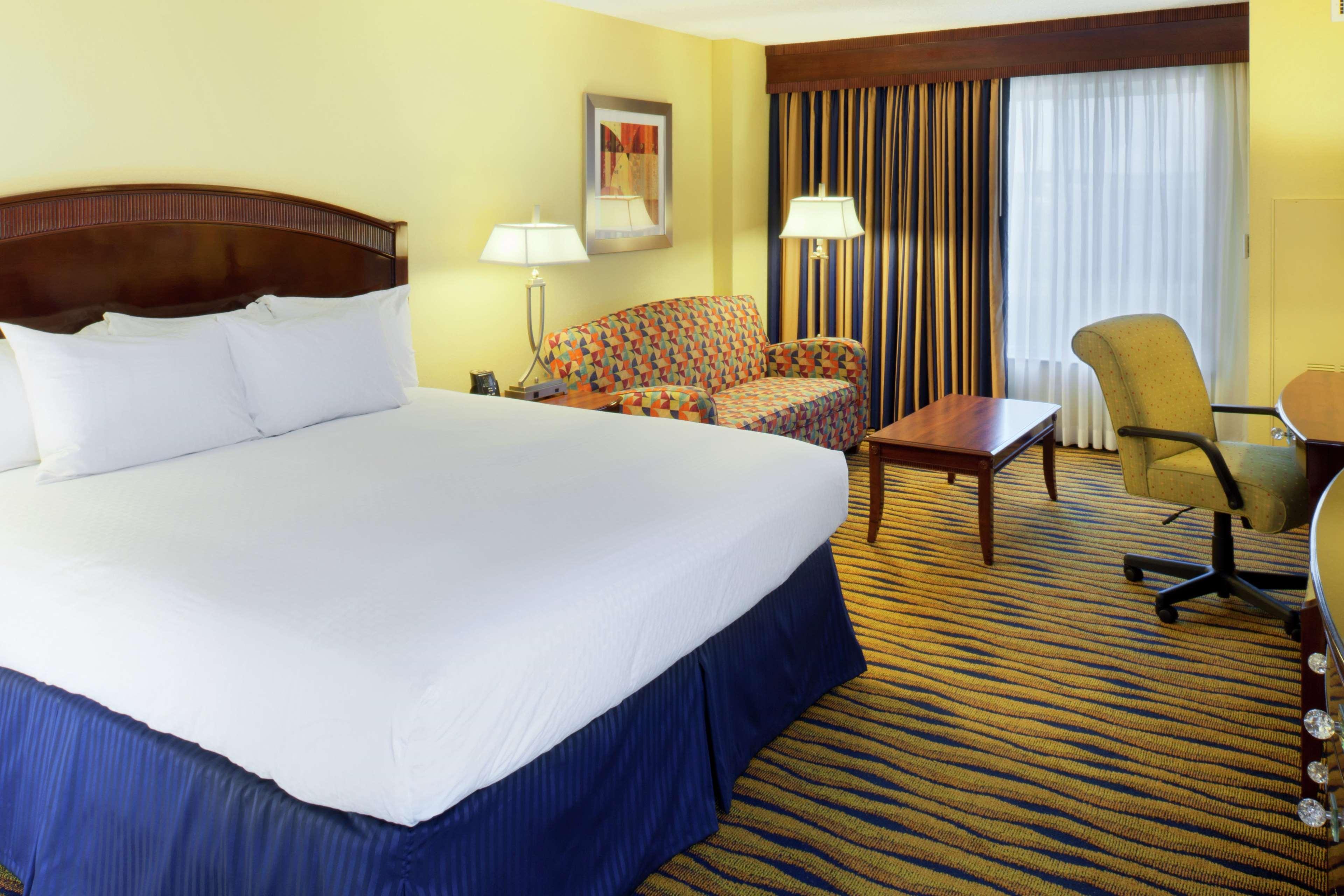 Doubletree By Hilton Greensboro Pokój zdjęcie
