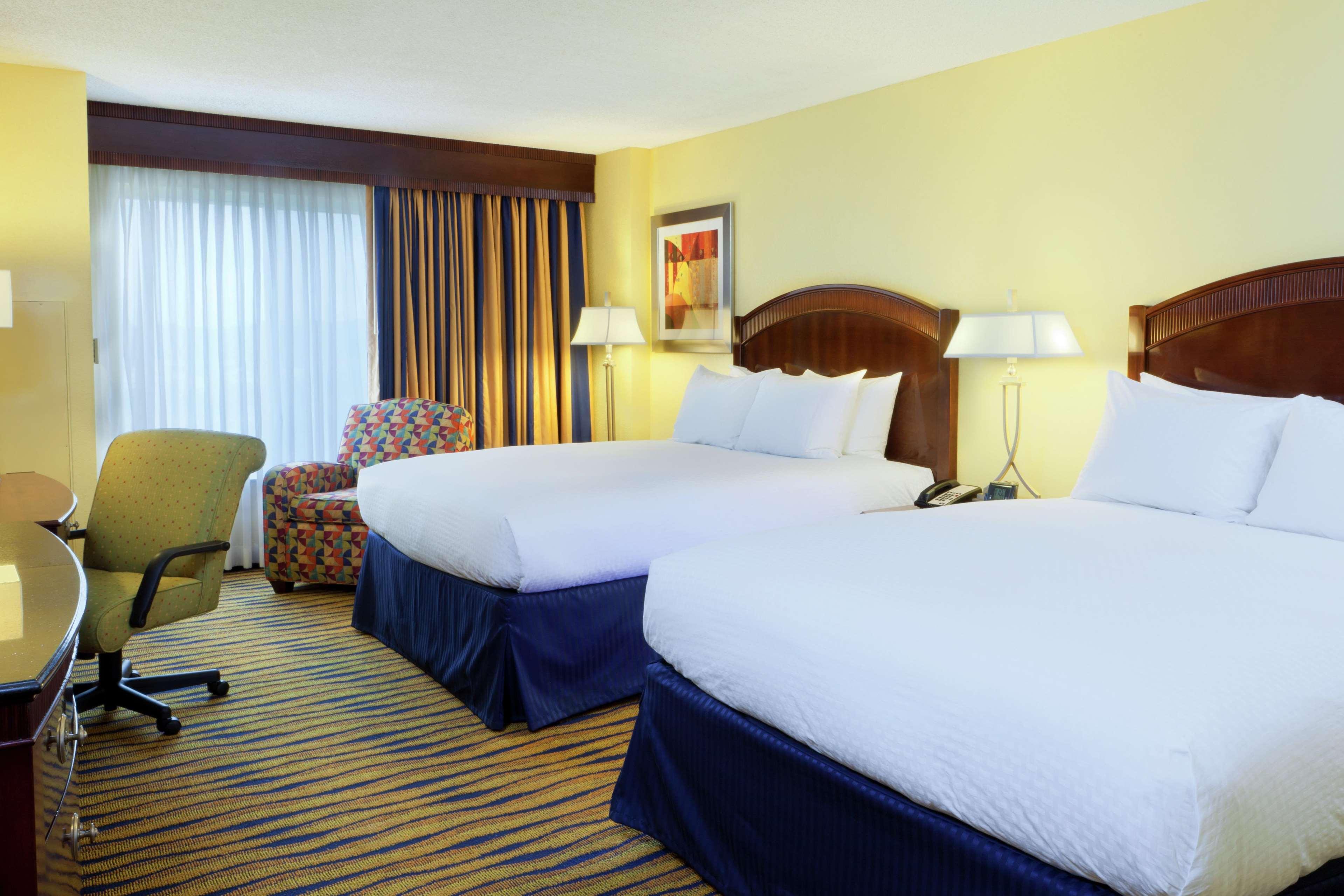 Doubletree By Hilton Greensboro Pokój zdjęcie