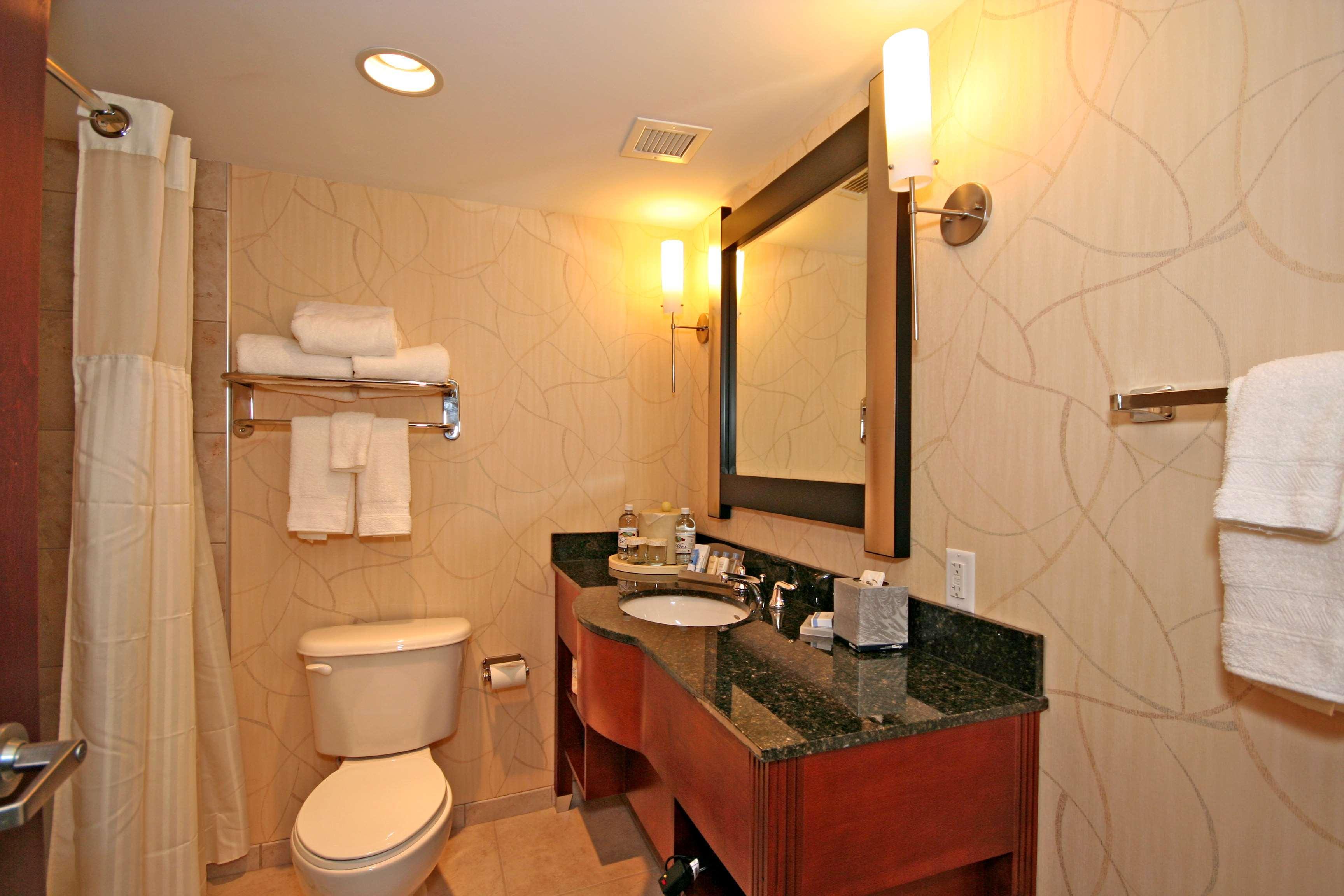 Doubletree By Hilton Greensboro Pokój zdjęcie