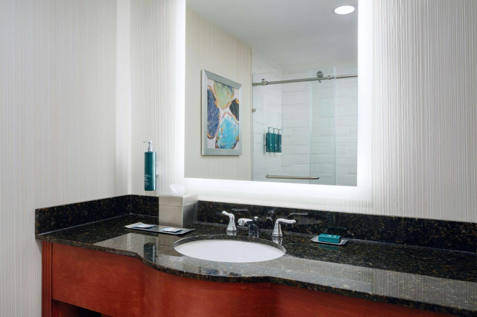 Doubletree By Hilton Greensboro Zewnętrze zdjęcie